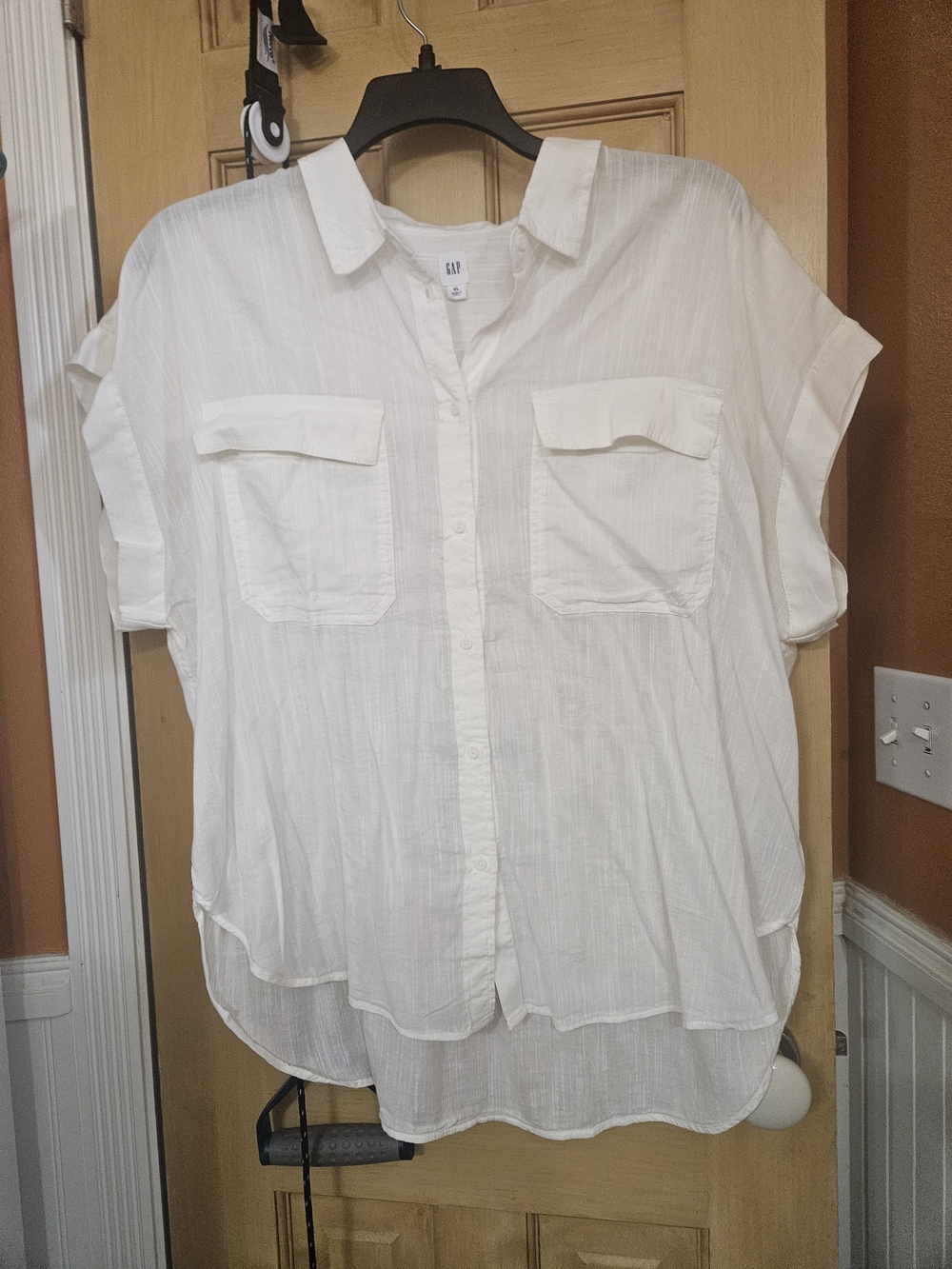 GAP White Short-Sleeve Button-Up Blouse